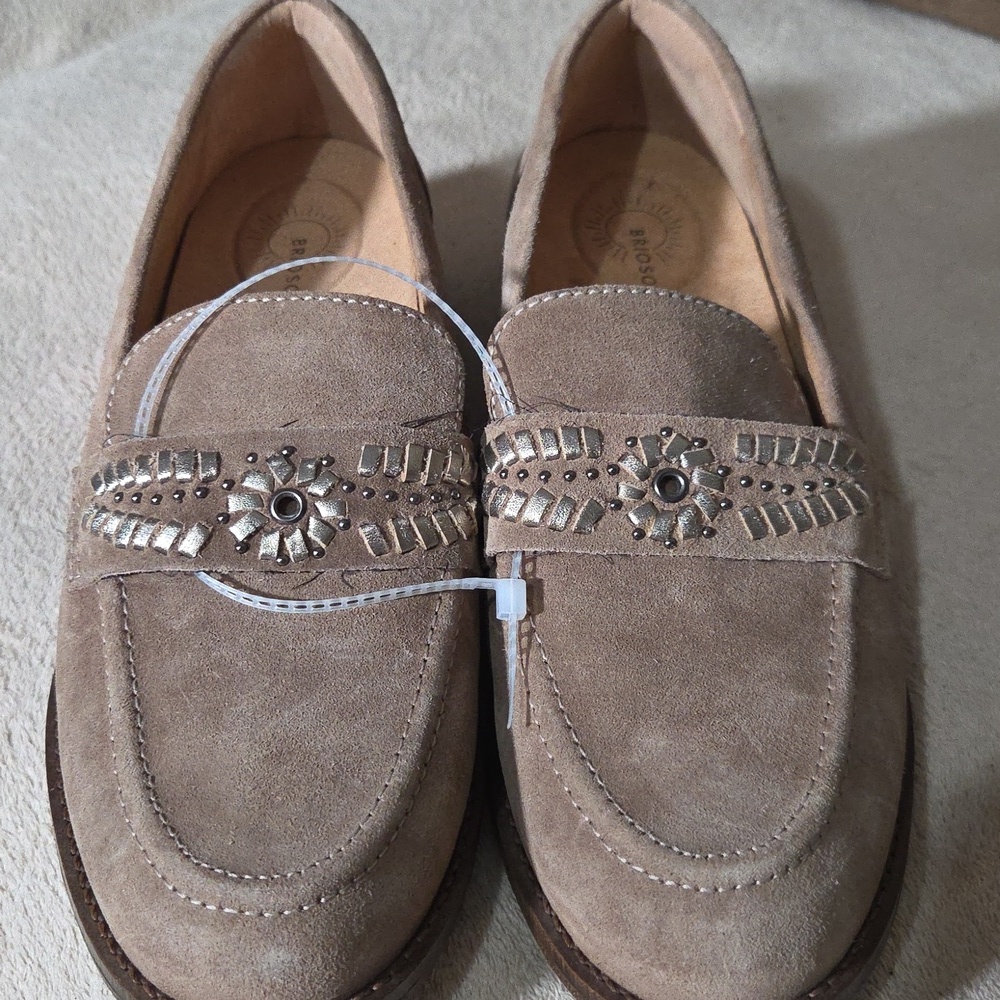 NWT!!  Brioso Tan Loafers Leather Suede $120 Msrp